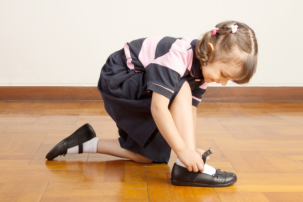 Hadiah Sepatu Sekolah Anak Perempuan Untuk Kado Valentine's Day