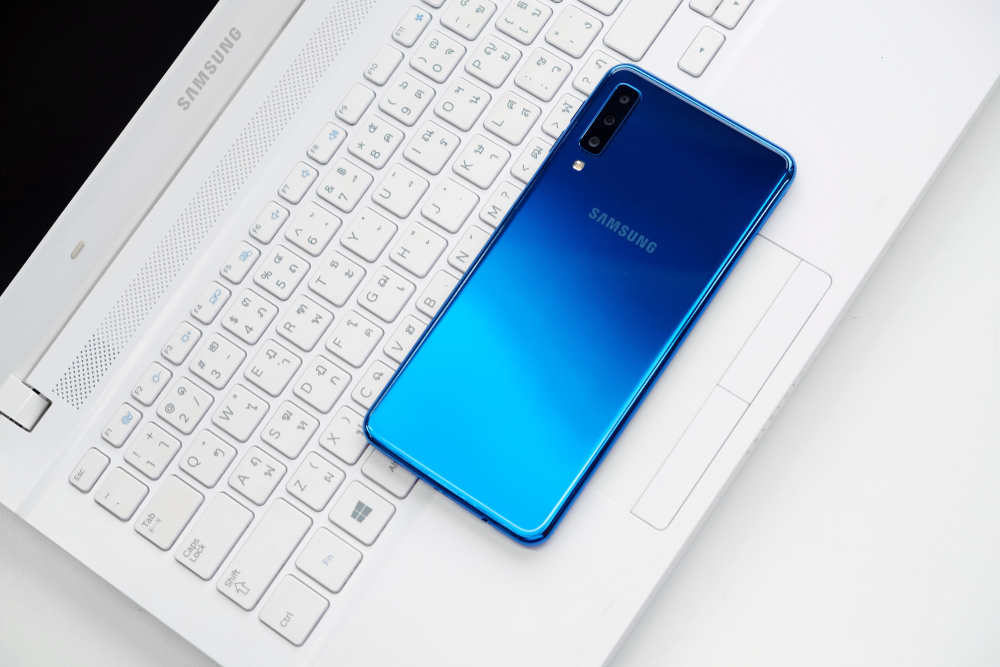 Samsung Galaxy A7 - Premium Glass Design