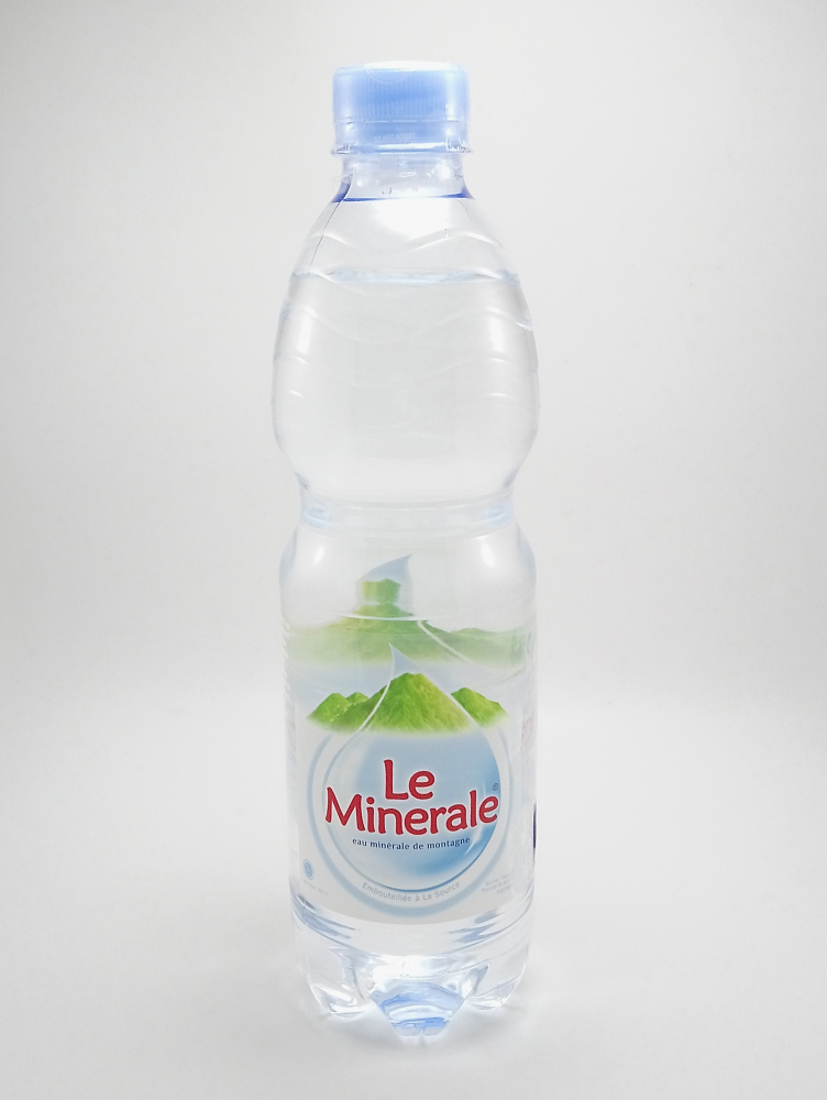 Minum Air Mineral Untuk mengembalikan cairan tubuh