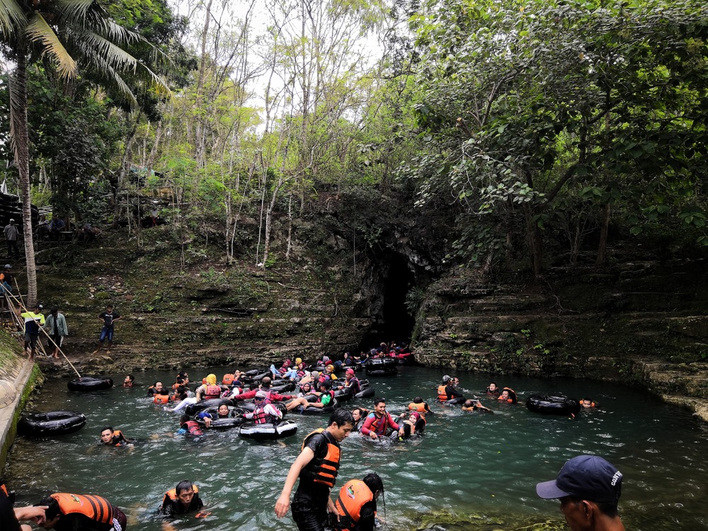 Keindahan Staglatit di Goa Pindul