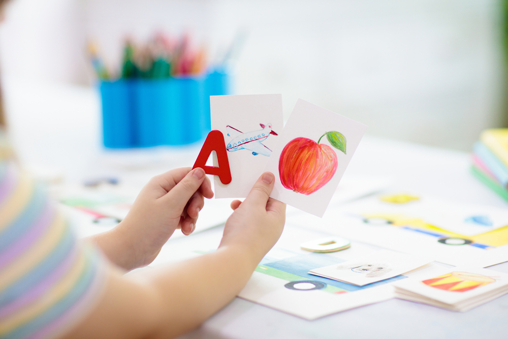 7 Tahap Perkembangan Bahasa Anak